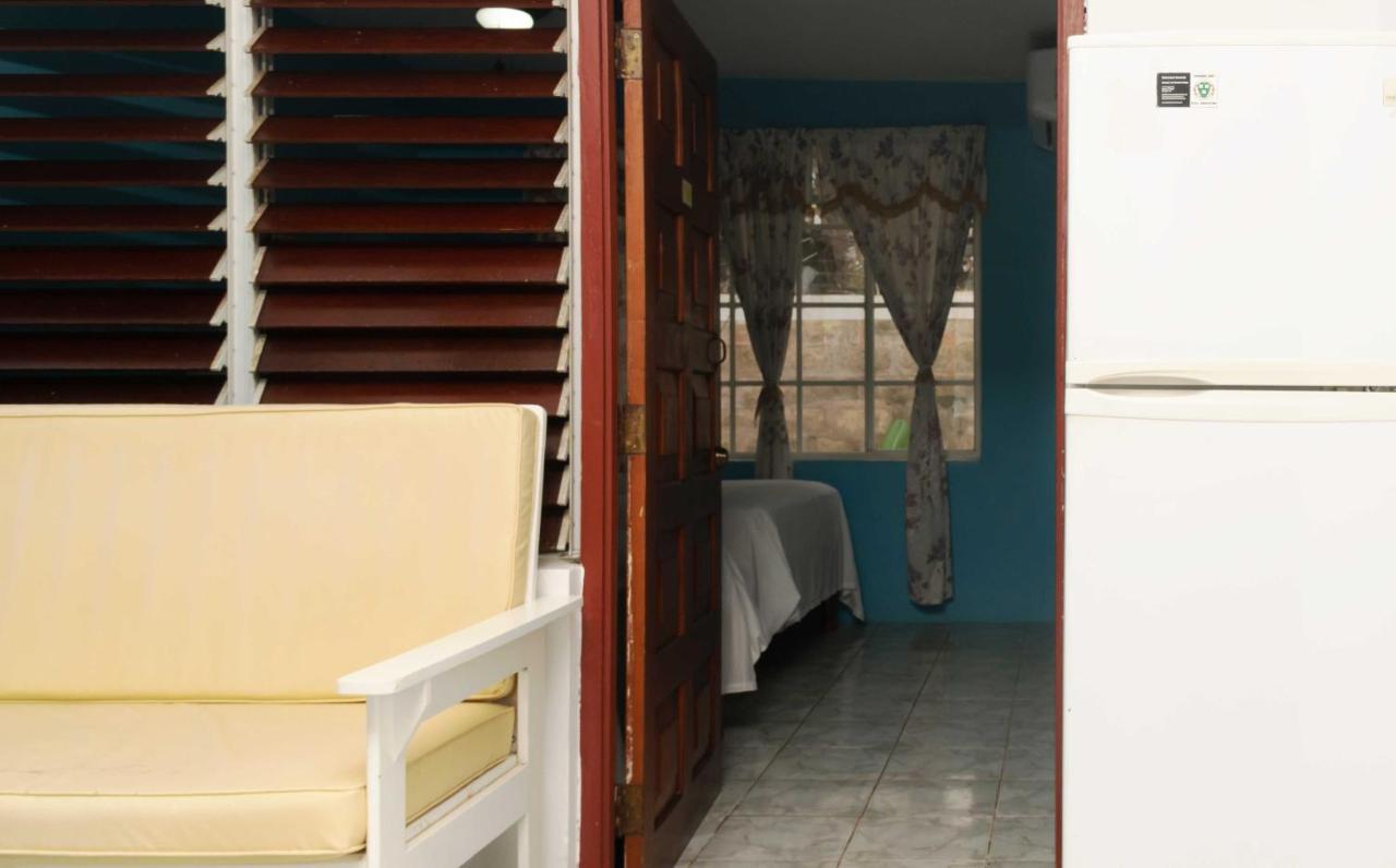 Yellow Bird Sea Negril Bagian luar foto