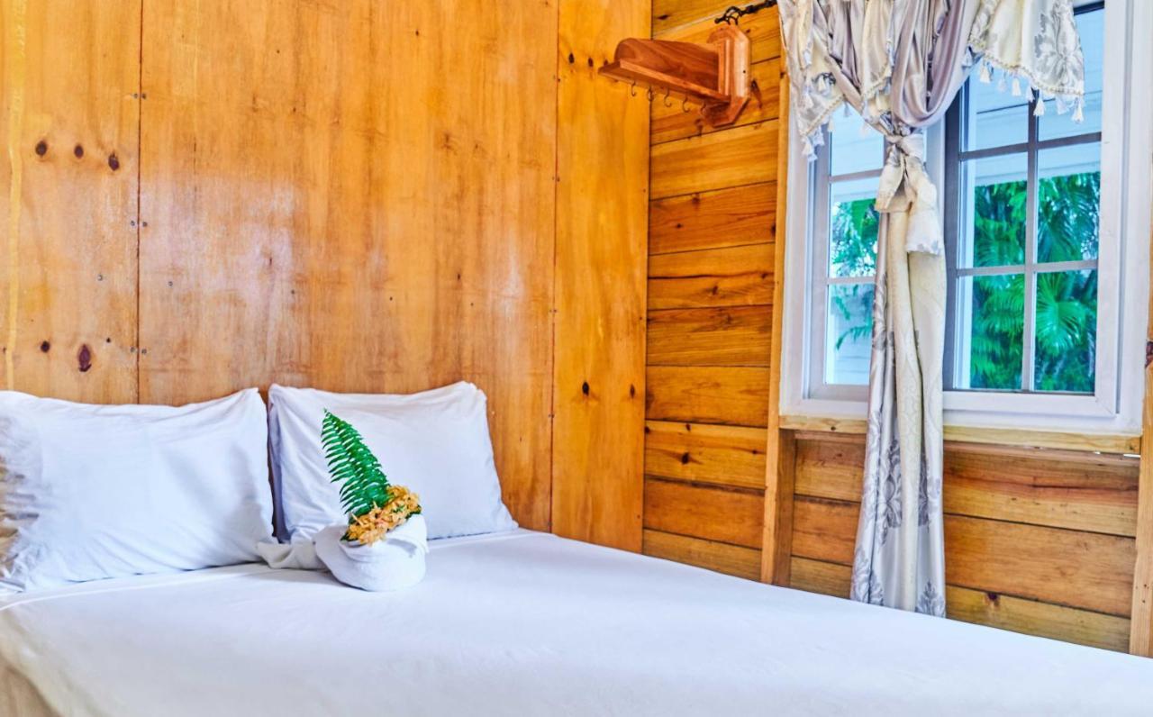 Yellow Bird Sea Negril Bagian luar foto