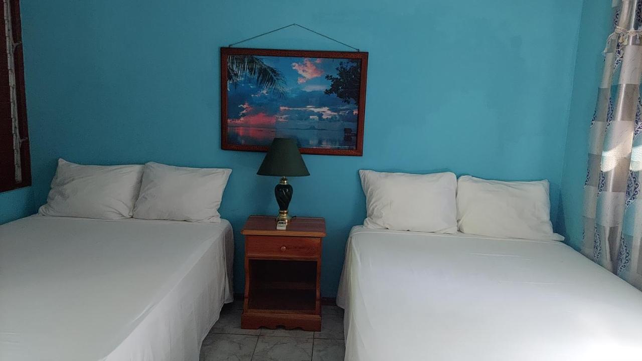 Yellow Bird Sea Negril Bagian luar foto