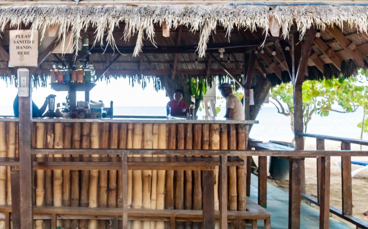 Yellow Bird Sea Negril Bagian luar foto