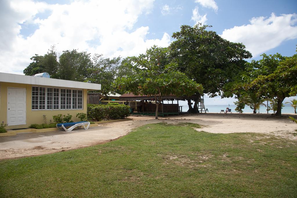 Yellow Bird Sea Negril Bagian luar foto